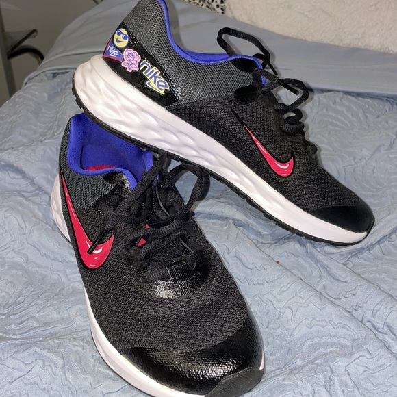 NEW NEW NEW NIKES - Picture 4 of 4